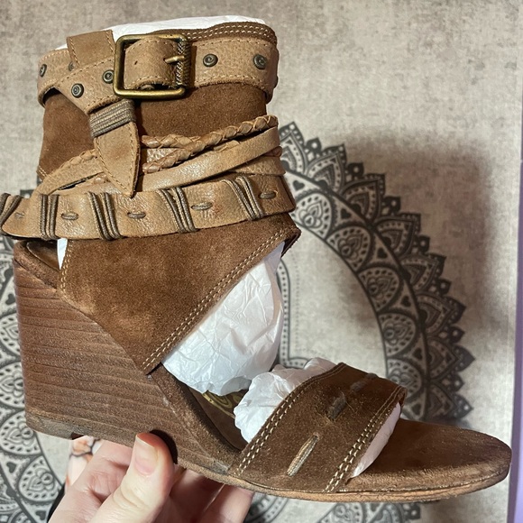 Naughty monkey sandal wedges - Picture 9 of 11